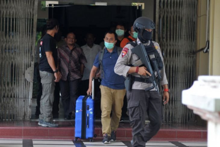 KPK geledah Disdik dan Dinkes Aceh