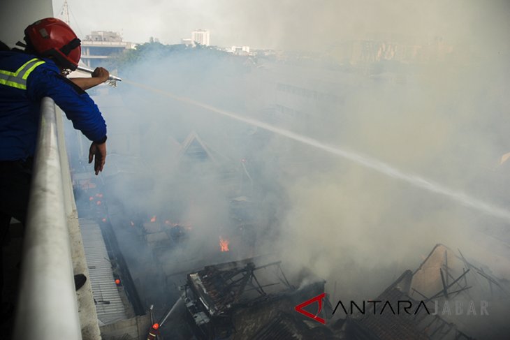 Kebakaran pemukiman padat