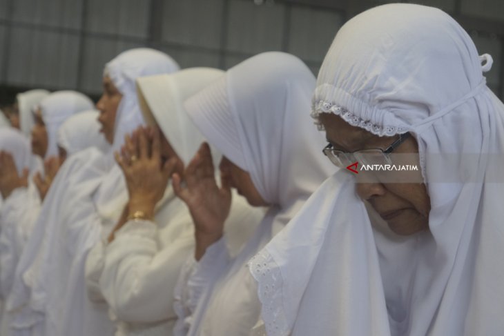 Khofifah Lepas JCH Muslimat NU