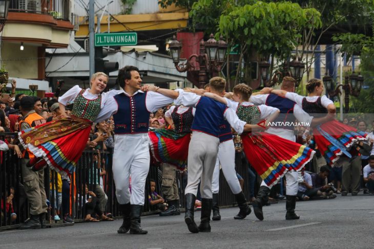 Parade Cross Culture Festival