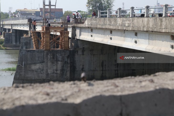 Pembanguan Jembatan Brawijaya Kediri