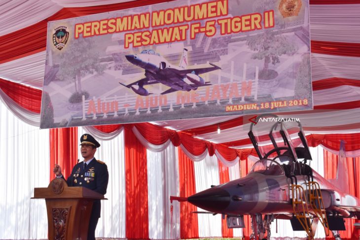 Monumen Pesawat ‘F-5 Tiger II’