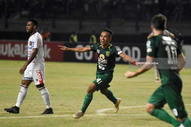 Persebaya Lumat  Bali United