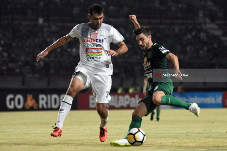 Persebaya Surabaya vs PSMS Medan 