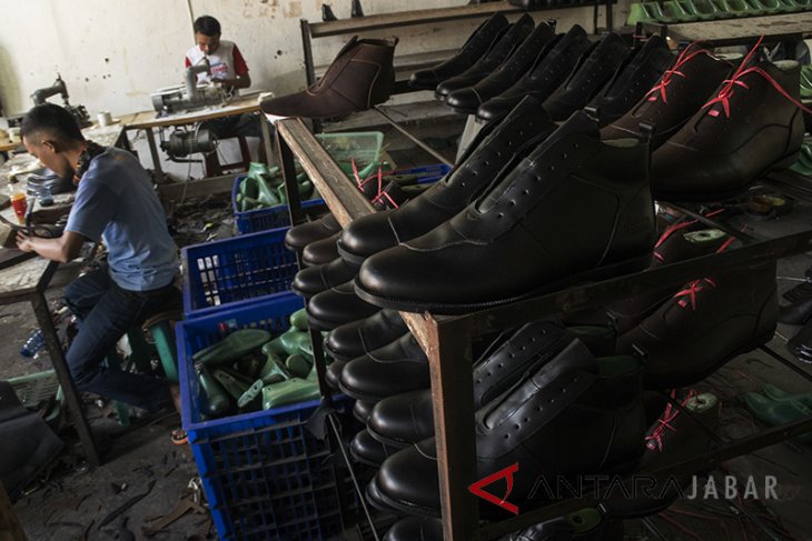 Produksi sepatu sovenir Asian Games