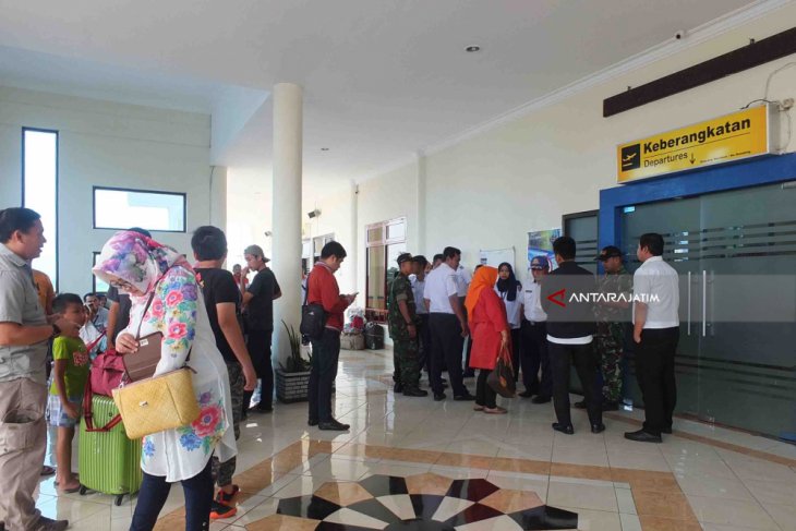 Bandara Notohadinegoro Ditutup