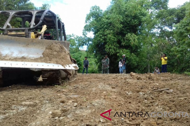 Satgas Tmmd Muluskan Jalan Puncak Ke Desa Sari Tani Antara News Gorontalo