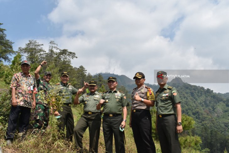 Danpusterad Mabesad Tinjau TMMD Madiun