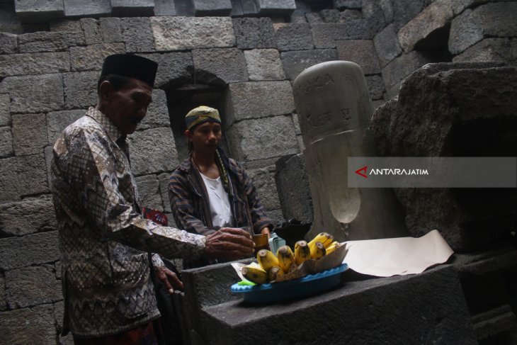 Tradisi Tumpengan Candi Badut