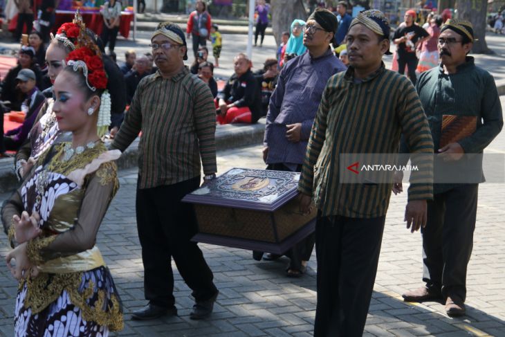 Upacara Manusuk Sima Kediri