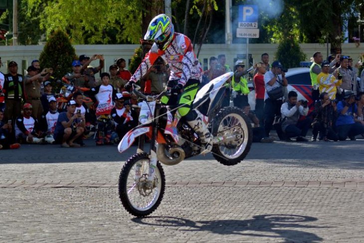 Atraksi freesyle motocross