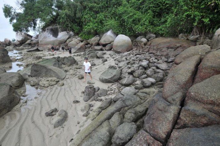 Wisata Trekking Pulau Berhala