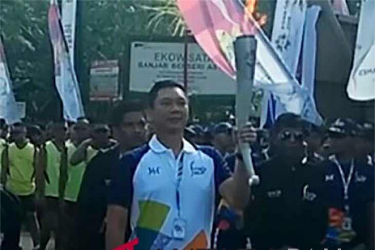 Asian Games Torch Relay Parade leaves Tampaksiring Palace