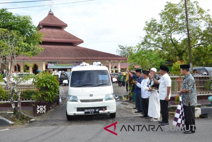 Bupati Tapteng lepas peserta manasik haji