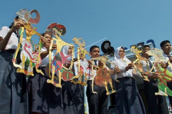 Masa pengenalan lingkungan sekolah bertema nasionalis