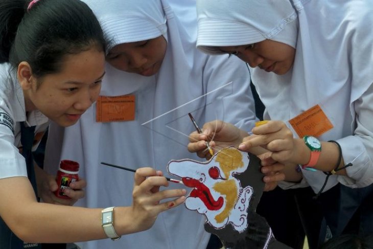 Masa pengenalan lingkungan sekolah bertema nasionalis