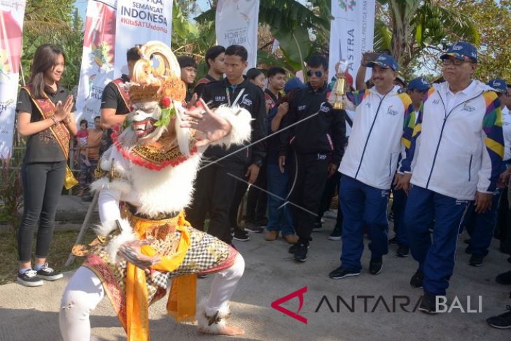 Pawai Obor Asian Games di Bali