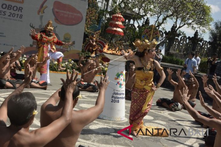 Pawai Obor Asian Games di Bali