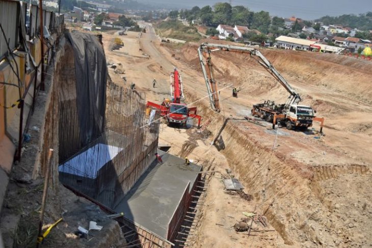 Pembangunan jalan tol Semarang-Batang