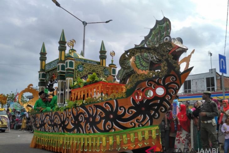 MTQ Jambi - Pawai kendaraan hias tonjolkan ciri khas daerah