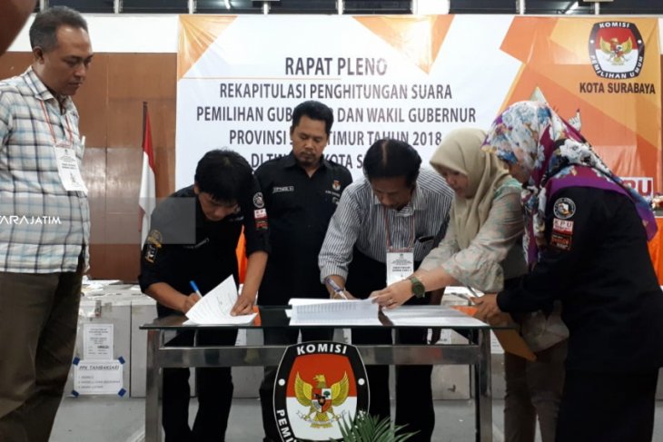 Jalan menuju lokasi rekapitulasi suara disterilkan