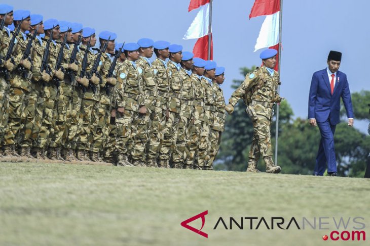 President Jokowi sees off Indonesian peacekeeping force to Congo, Lebanon