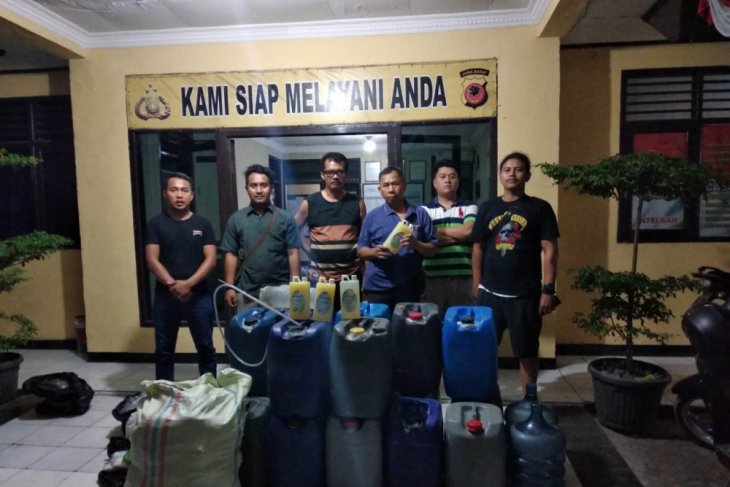 Polisi gerebek kontrakan tempat peracik minuman keras
