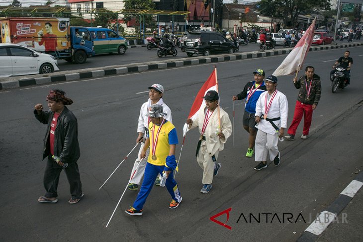 Aksi jalan kaki atlet paralimpik