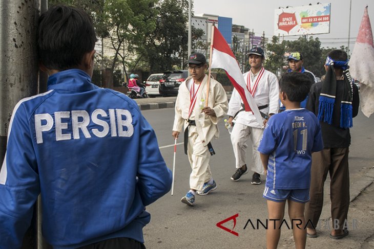 Aksi jalan kaki atlet paralimpik