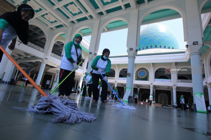 Gerakan Bersih-Bersih Masjid