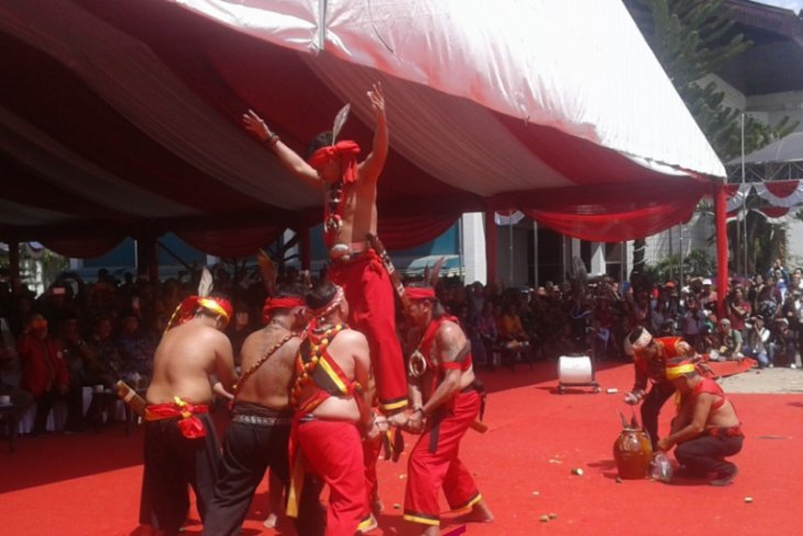 Atraksi Dayak Kalbar