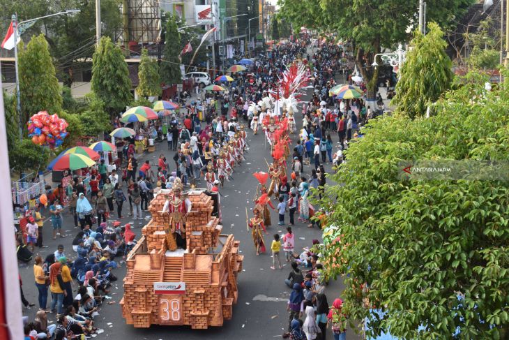 Karnaval Kemerdekaan Di Madiun