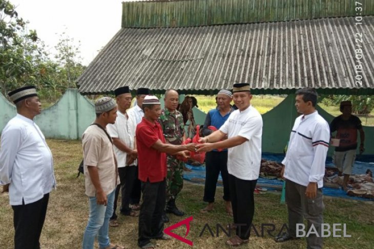 Kodim 0413 Bangka bagikan daging kurban