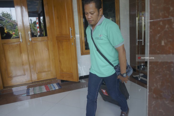 KPK Geledah Rumah Ketua DPRD Tulungagung