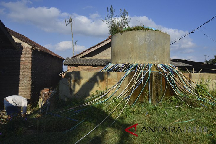 Penampungan air bersih mulai mengering