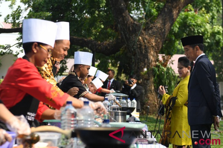 Presiden Tinjau Lomba Masak Ikan