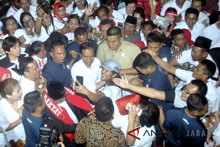 Rapat umum relawan Jokowi