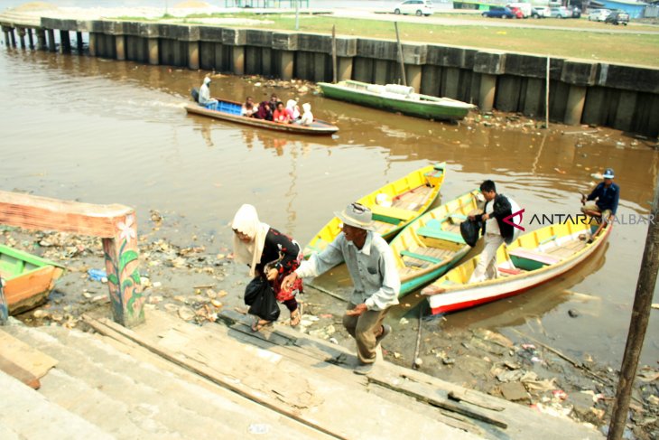 Air Sungai Kapuas surut