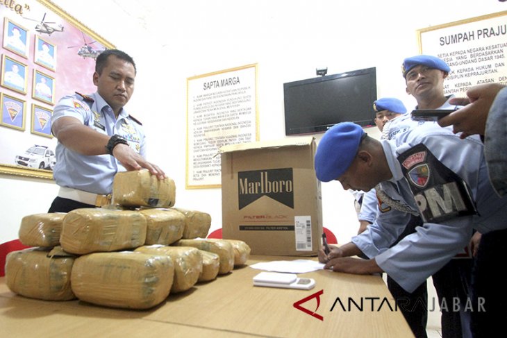 Temuan paket ganja di Lanud Atang Sendjaja