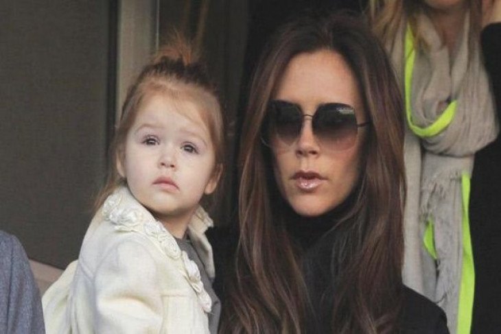 Liburan di Bali, anak Victoria Beckham keranjingan nonton