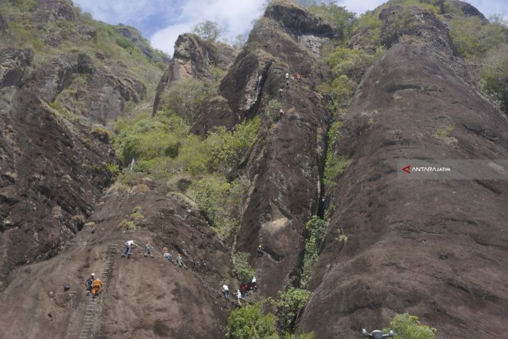 Wisata Ekstrem Via Ferrata