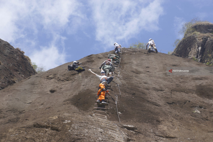 Wisata Ekstrem Via Ferrata