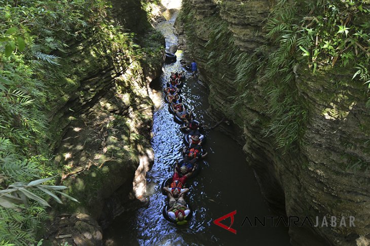 Wisata river tubing Santirah