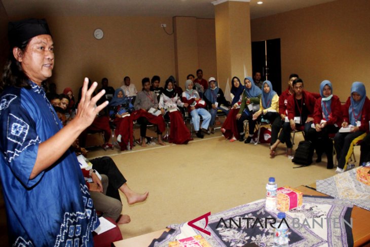 BUMN Hadir - Peserta Siswa Mengenal Nusantara Belajar Penulisan Buku