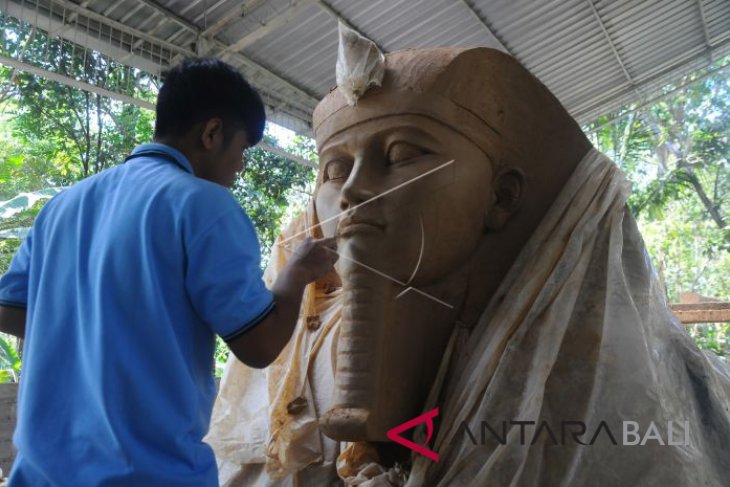 Kerajinan patung keajaiban dunia