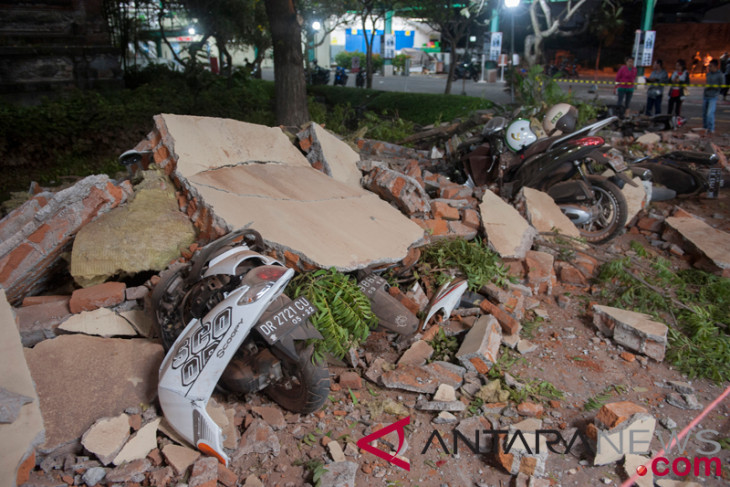 Several buildings collapse in Bali due to Lombok quake
