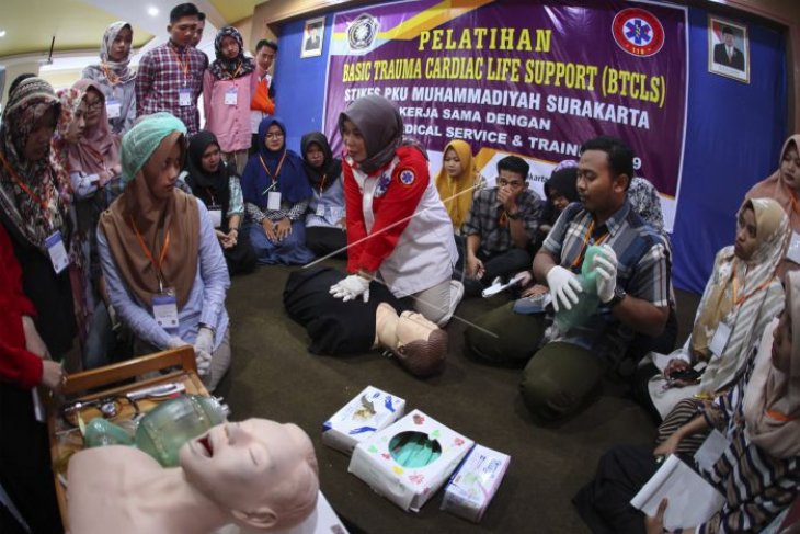 Pelatihan penanggulangan penderita gawat darurat