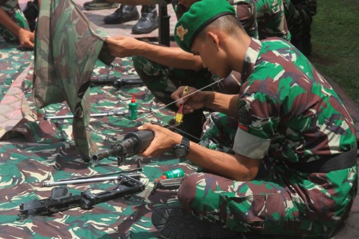 Perawatan senjata TNI AD