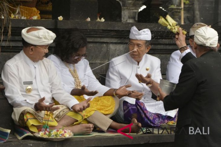 Ritual Matur Piuning Pertemuan IMF-World Bank