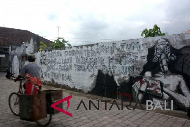 Seni Mural Tolak PLTU Celukanbawang